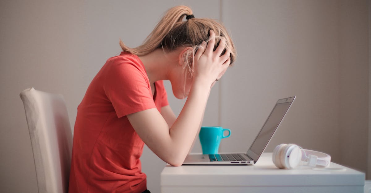 Visual Tests to Diagnose Dead Pixels on Laptop Screens
